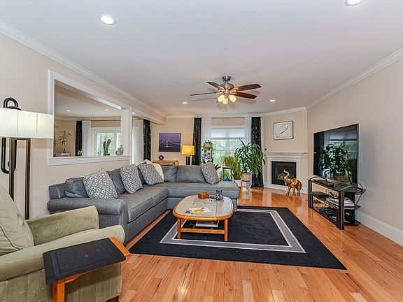 4th image of 17 Heritage Way #9
