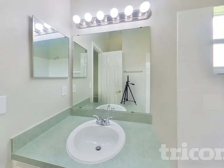 7833 Manor Dr — Photo 9