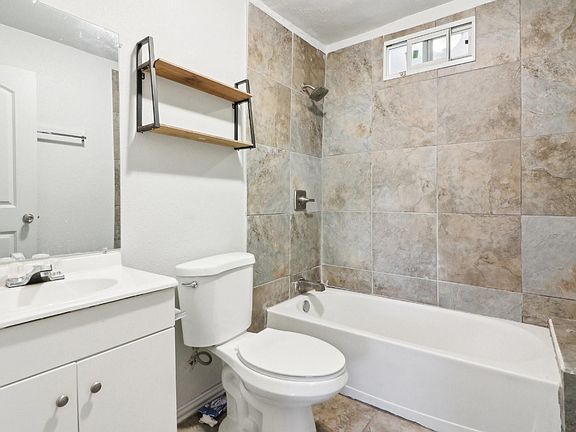 3rd image of 1906 Grainger St #1910
