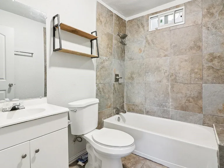 1906 Grainger St #1910 — Photo 3