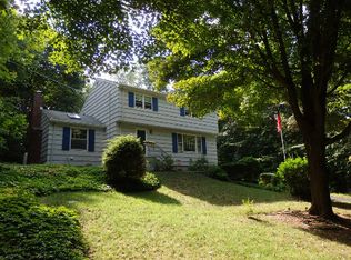 31 Jamestown Rd, Trumbull, CT 06611