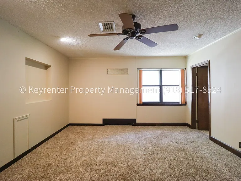 1426 E 32nd Pl — Photo 32