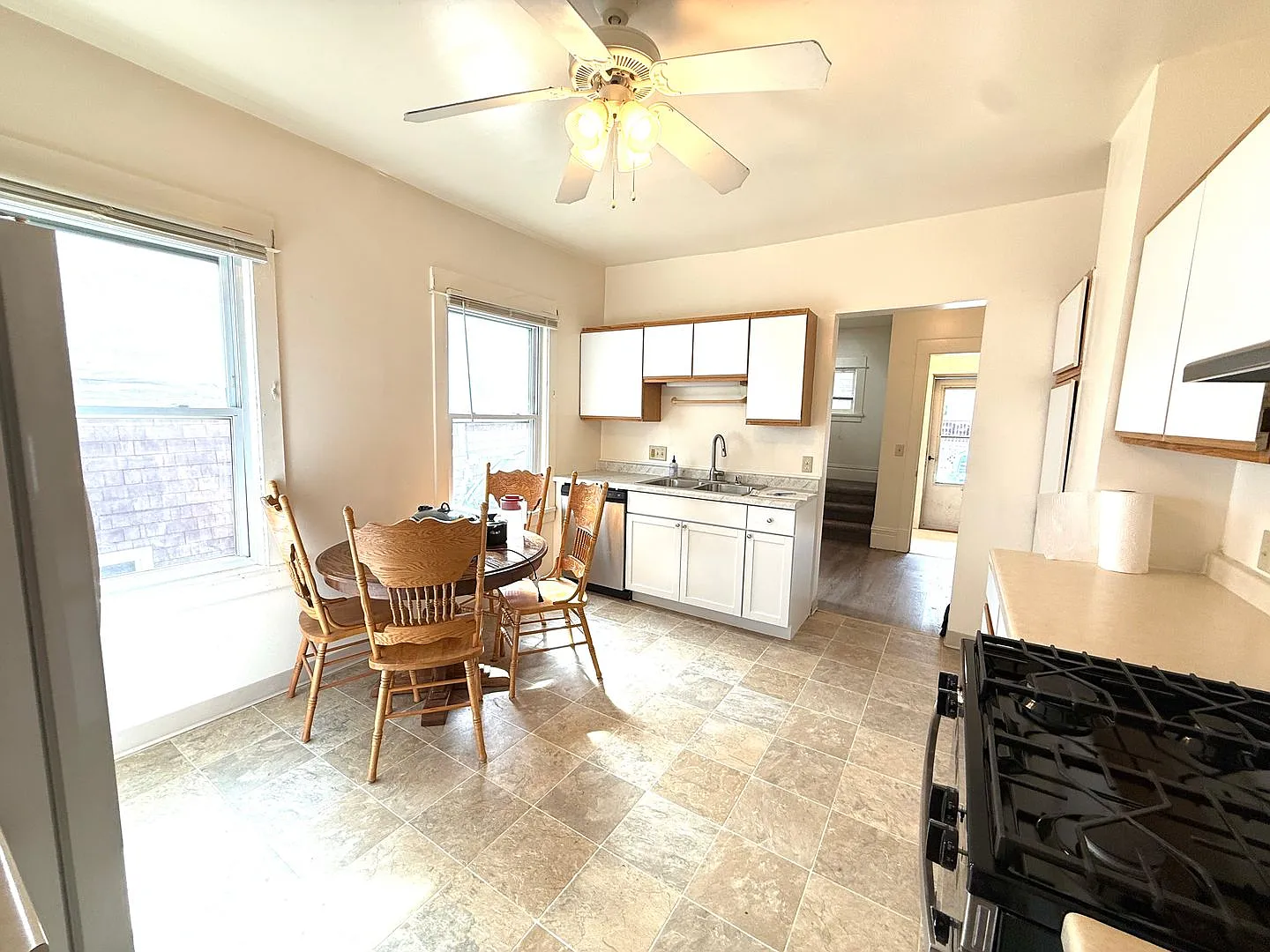 5 bedroom with parking near Regent/Mills $5000/month! — Photo 2