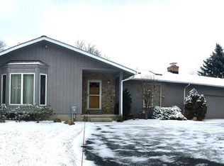 16850 Auburn Rd, Chagrin Falls, OH 44023