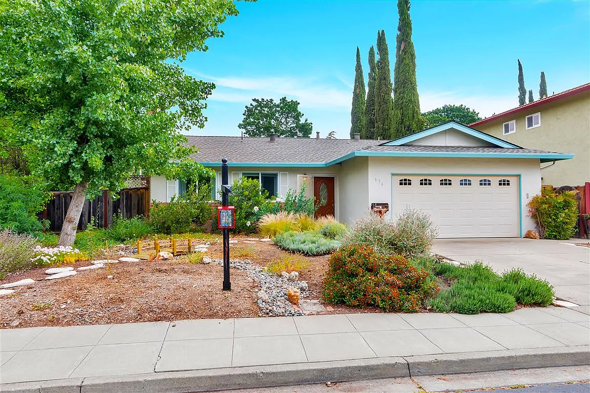 636 Zircon Way photo 1