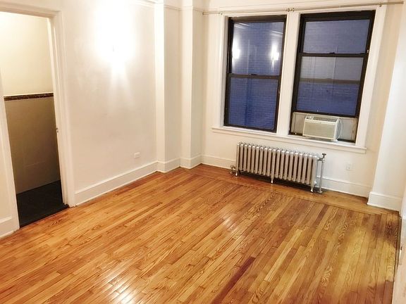 2nd image of 155 E 52nd St APT 3E