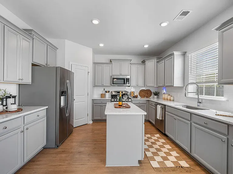 1164 Mossy Rock Dr — Photo 3