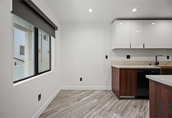 5th image of 230 S Carondelet St Unit 1