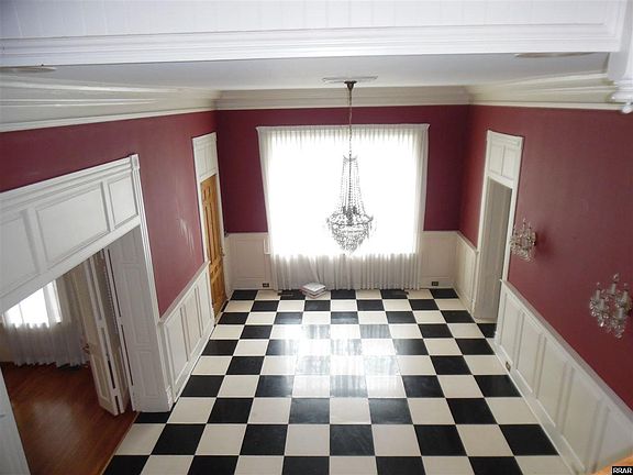 5th image of 828 Exchange St E