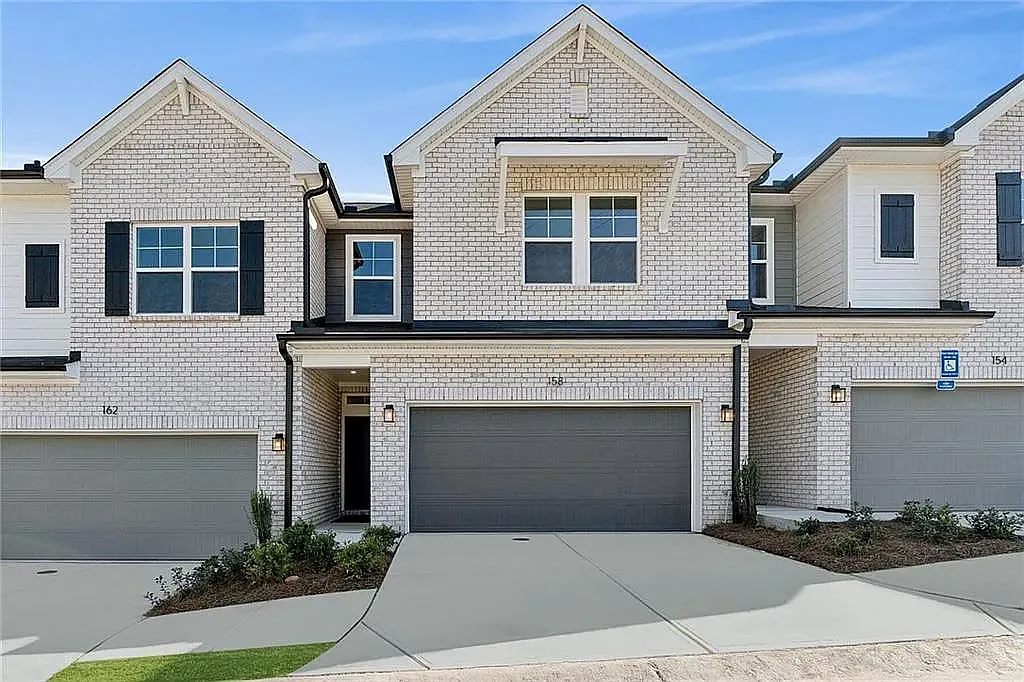 3 bed, 2.5 bath, 1919 sqft, $2,300 — Photo 1