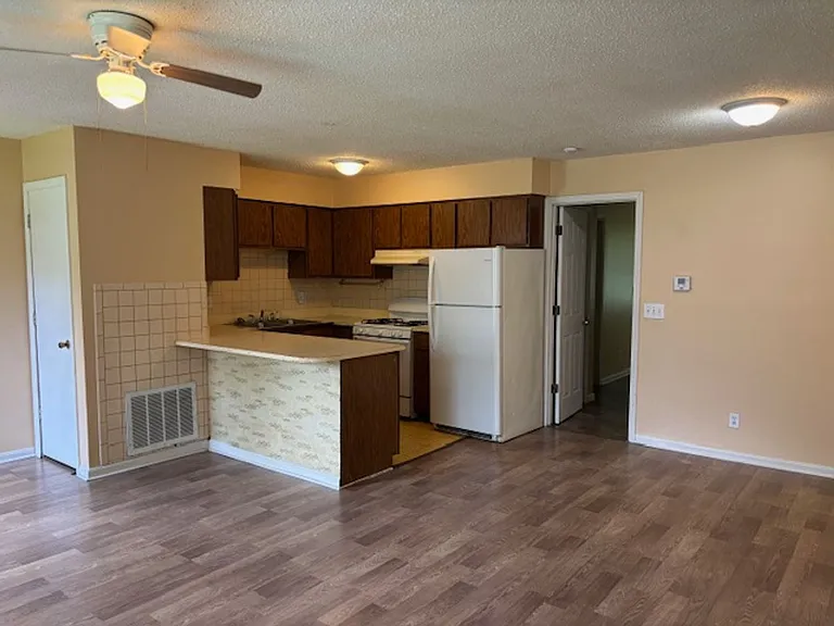 844 Washington Ave — Photo 9