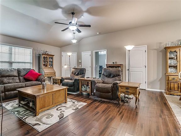 5th image of 5810 Clearwater Dr