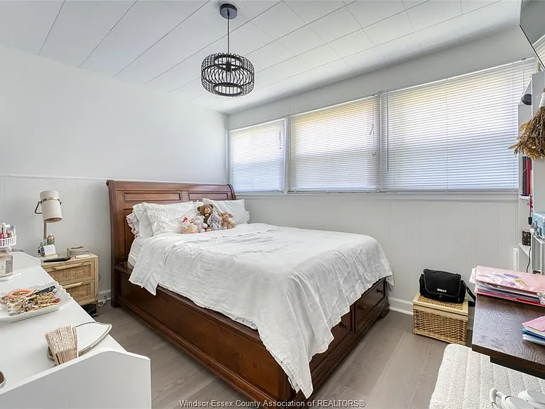 4062 Roseland Dr E — Photo 18