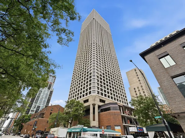 1030 N State St APT 5L, Chicago, IL 60610