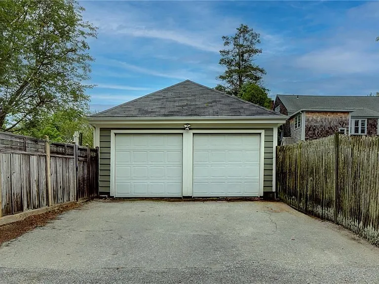 27 Cranston Ave — Photo 43