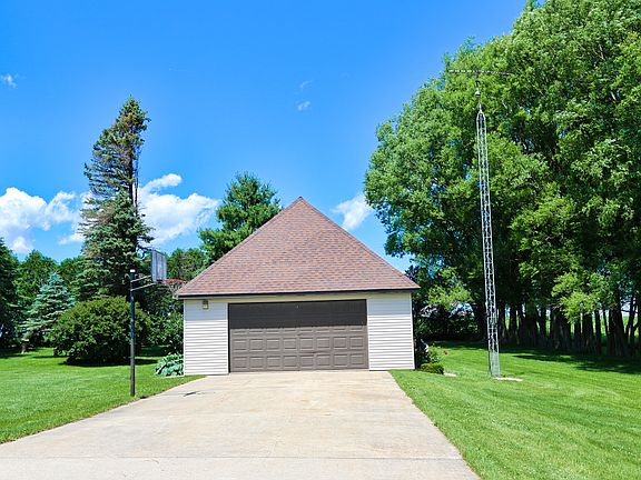 Detached Garage/Workshop