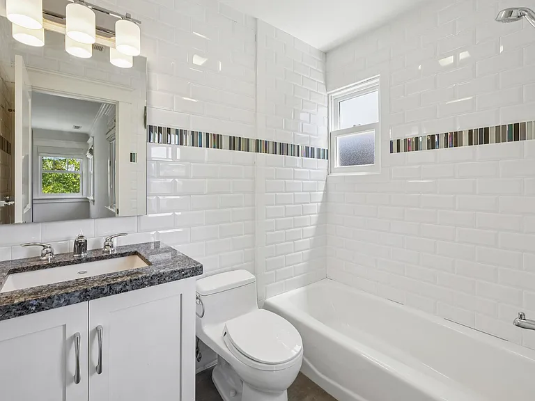 1517 Howard Ave — Photo 52