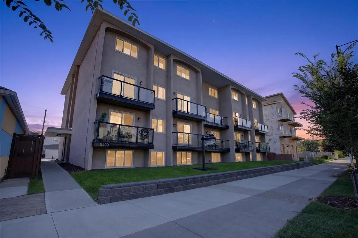 2 Bed 1 Bath Multi Level Unit Inglewood Edmonton — Photo 2