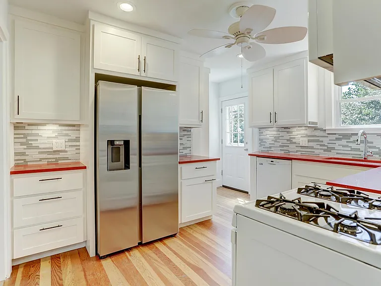 Lovely kitchen with access to a wonderful yard for entertaining.