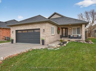 292 Thorn Dr, Strathroy Caradoc, ON N7G 4E1
