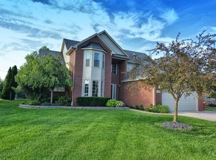 16227 Darlene Dr, Macomb, MI 48042