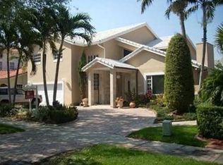 8241 NW 165th Ter, Miami Lakes, FL 33016