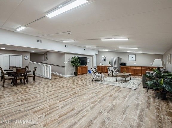 2nd image of 221 N Kenilworth Ave APT 213