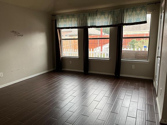 3rd image of 4708 Oakview Dr