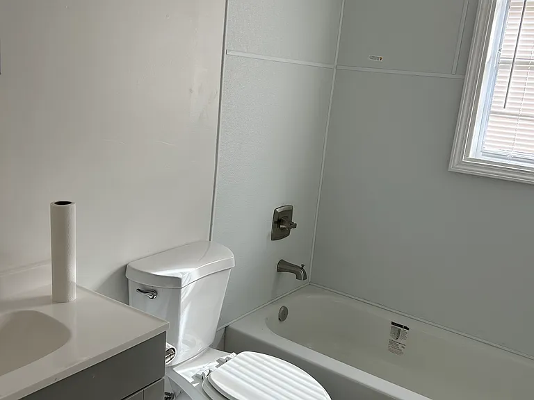 209 Carver St — Photo 2