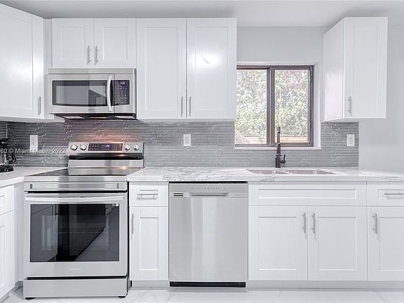 4th image of 171 NW 47th St #1