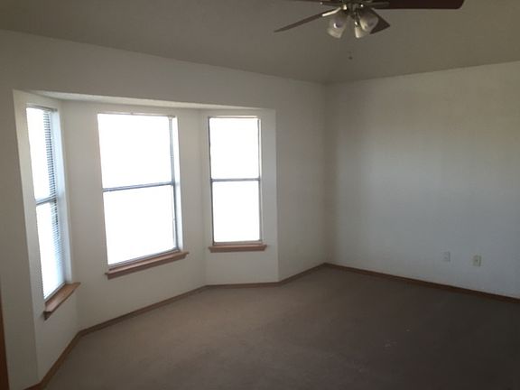 5th image of 2204 Country Meadows Dr