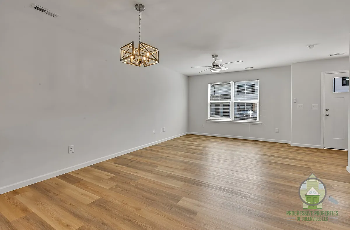 17 Wofford Pine Dr — Photo 2