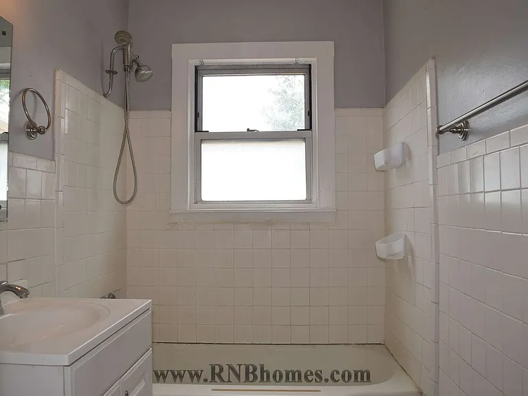 440 Lampasas Ave — Photo 9