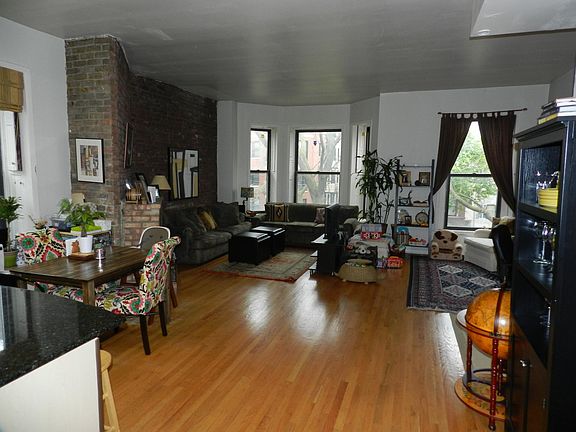 2nd image of 517 W Arlington Pl #3W