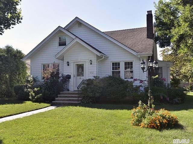 1st image of 102 Wicks Ln