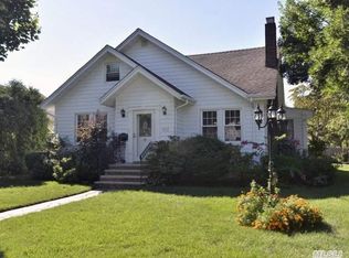 102 Wicks Ln, Malverne, NY 11565