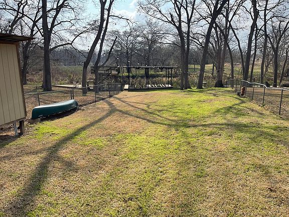 4th image of 2121 Lakewood Dr