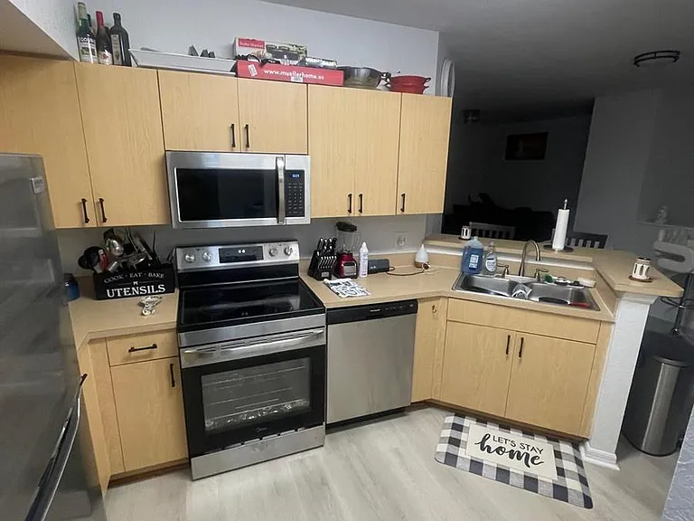2202 Belmont Ln #2202 — Photo 2