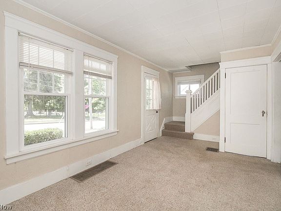 2nd image of 206 Park Ave