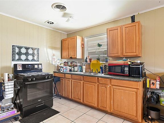 5th image of 448-50 Westwood Dr