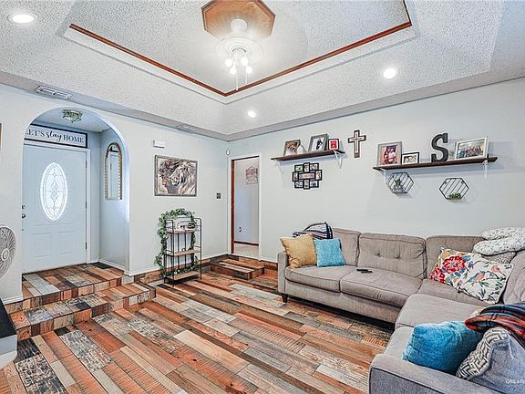 3rd image of 2811 La Mora Ln