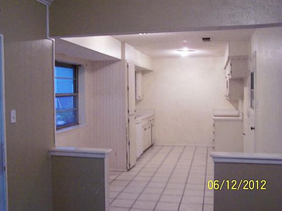 4th image of 2041 Moline Dr