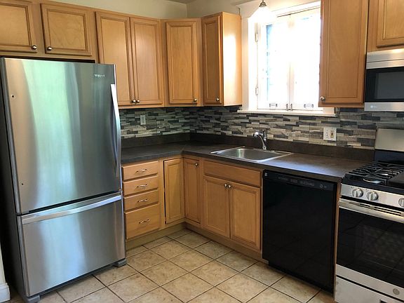 4th image of 2126 Yale Ave