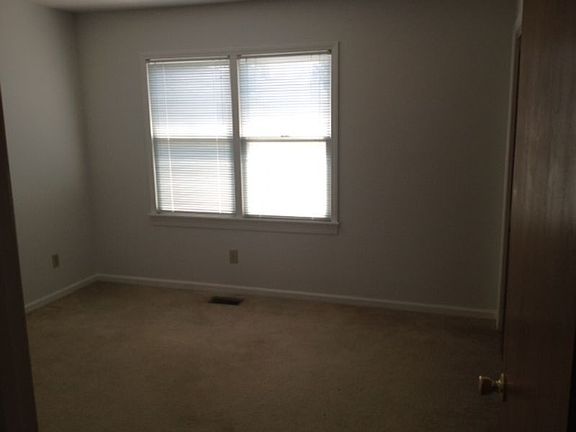 5th image of 3262 E4 Landmark St