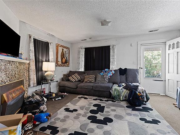 3rd image of 112 Peace St
