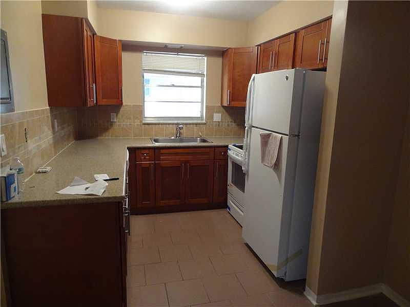 1st image of 6120 SW 48th Ct APT 2