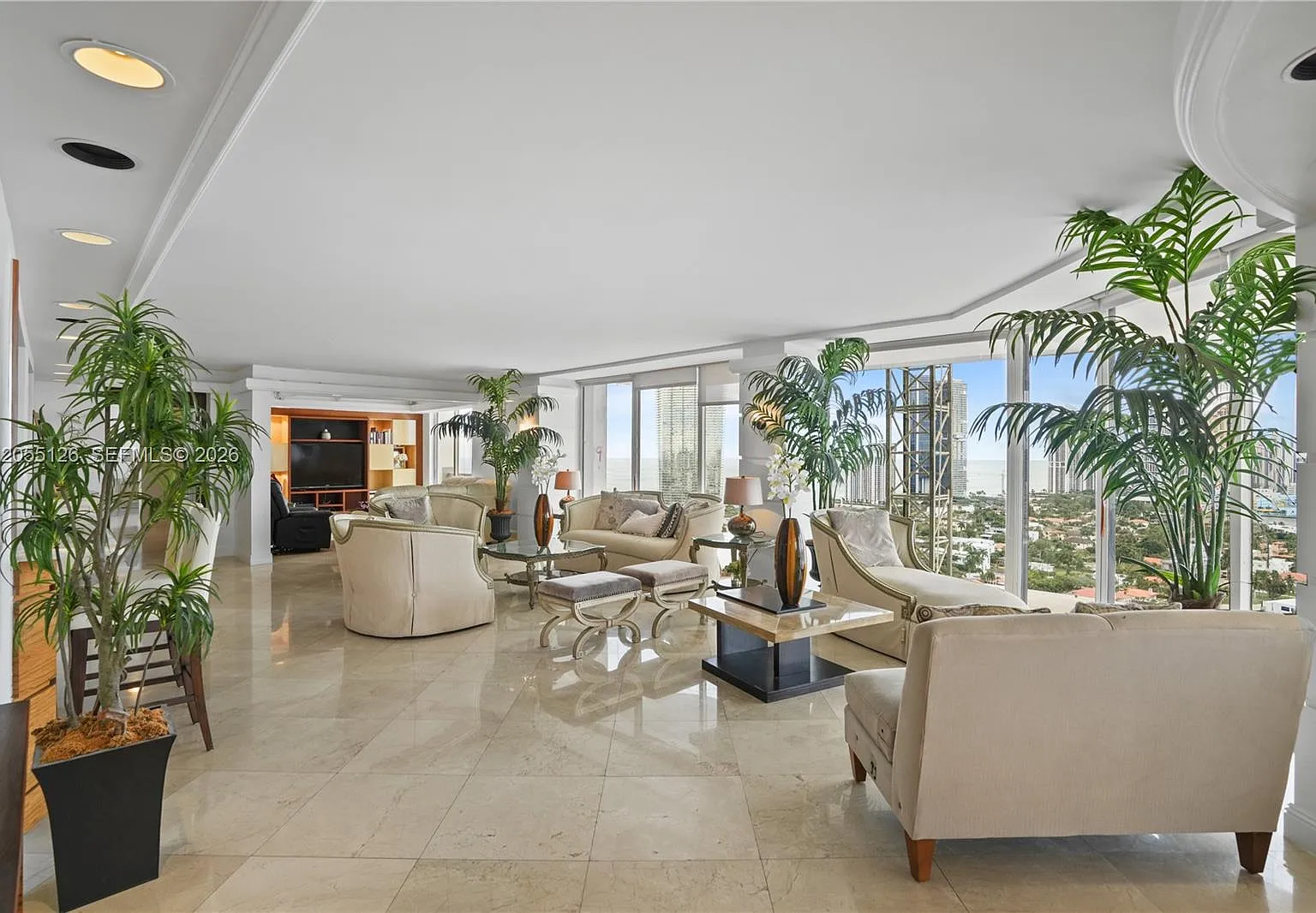Turnberry Towers Condo — Photo 3