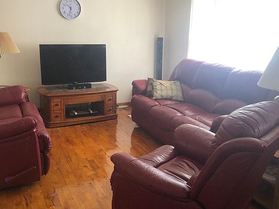 Living room faces east.
