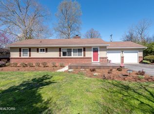 3809 Longwood Dr, Knoxville, TN 37918