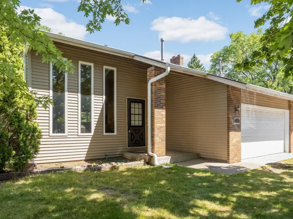 2704 Rolling Oaks Rd, Burnsville, MN 55337